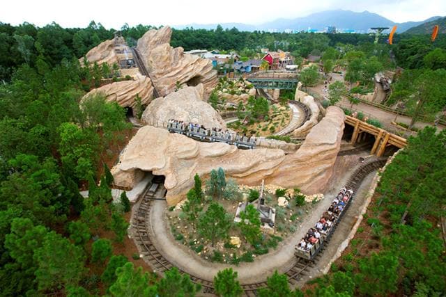Hong Kong Disneyland Grizzly Gulch Roller Coaster